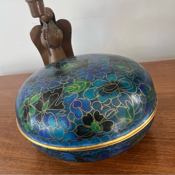 Rare Vintage Chinese Cloisonné Stash Trinket Box – Blue & Green Floral – 4” x 2” - Picture 8 of 13